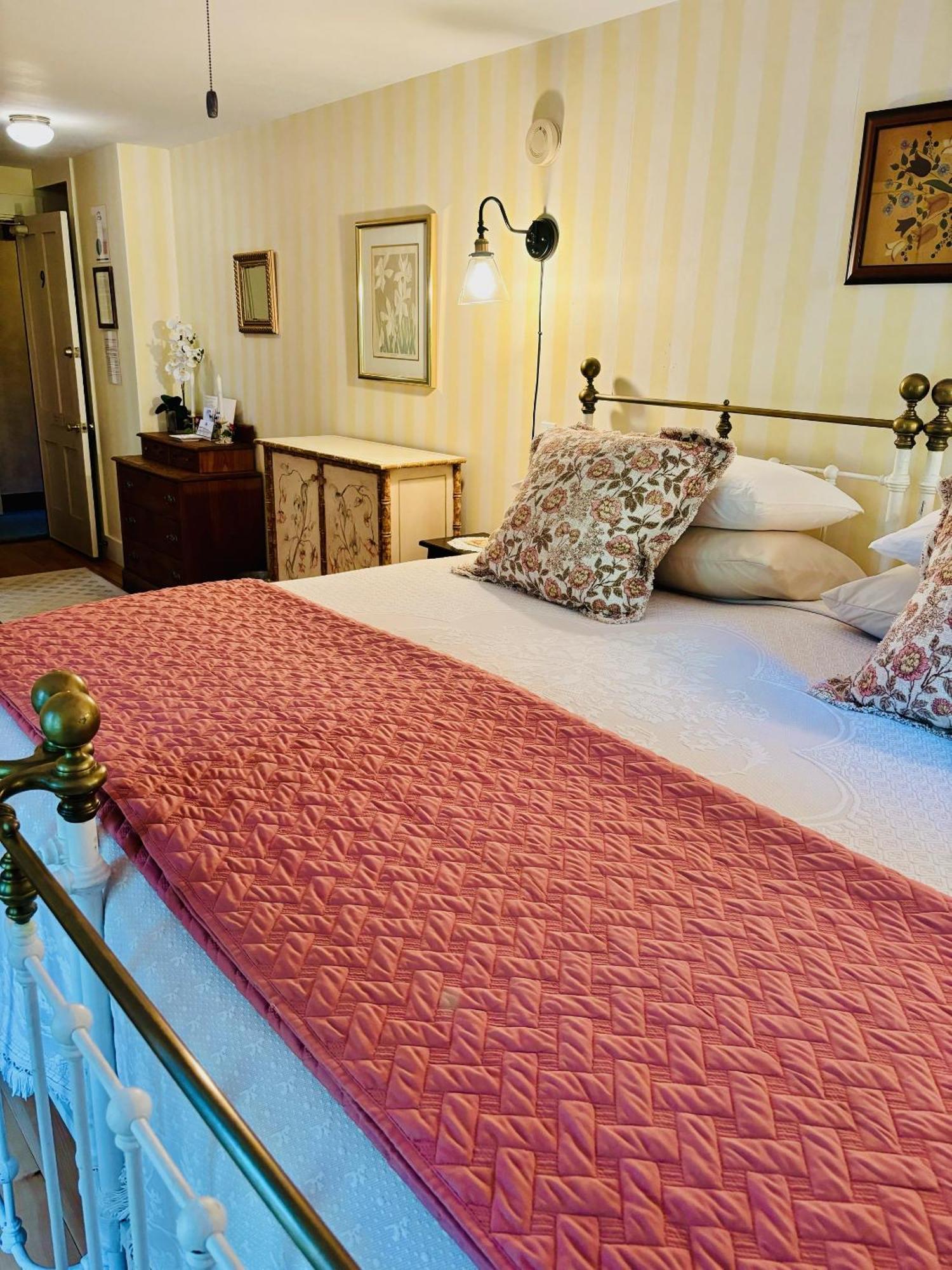 Buttonwood Inn On Mount Surprise Норт-Конвей Номер фото